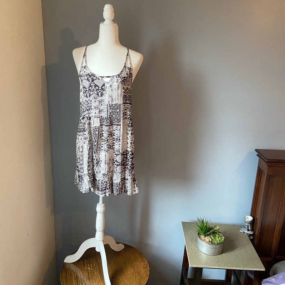 Sadie & Sage Lovely flowy summer dress black white